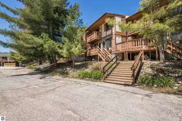 6519 Schuss Mountain Lane, Mancelona, MI 49659