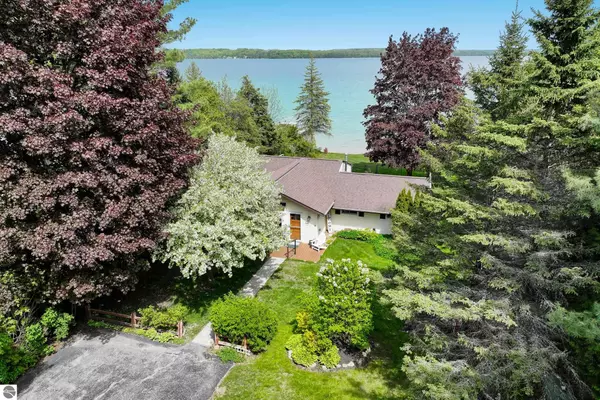 9882 Elk Lake Trail, Williamsburg, MI 49690