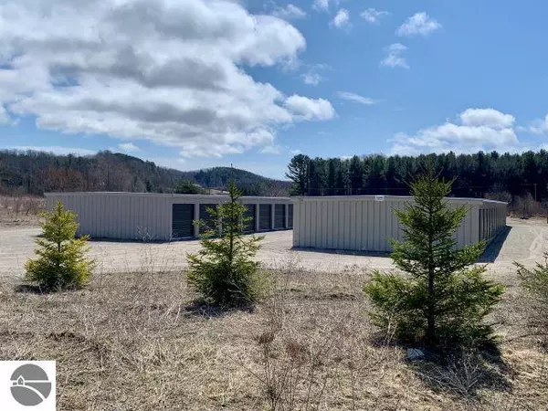 7338 E Duck Lake Road, Lake Leelanau, MI 49653