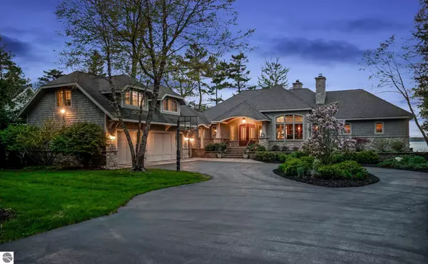 935 Beautiful Shores, Traverse City, MI 49686