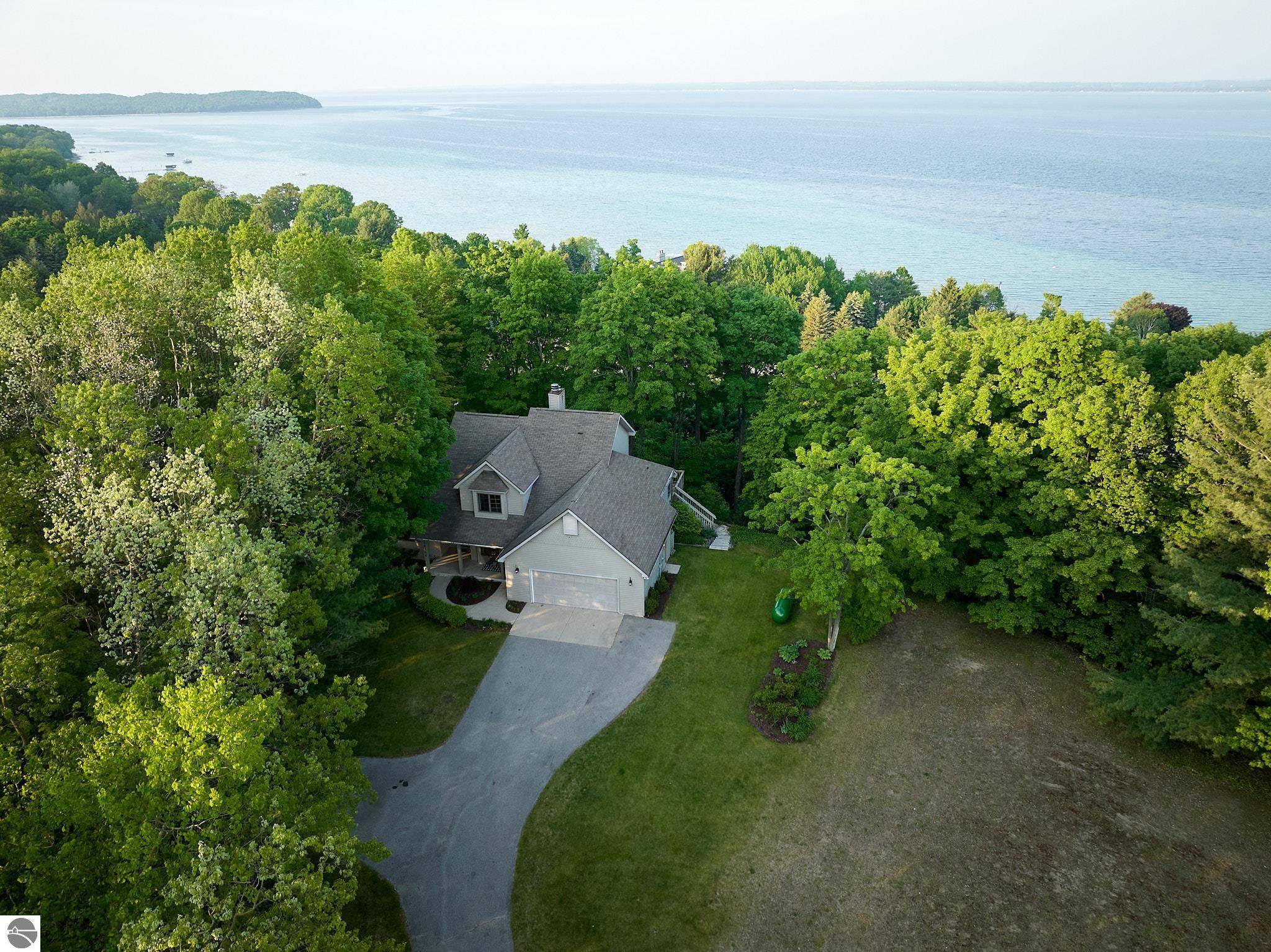 16756 Whispering Pines, Traverse City, MI 49686