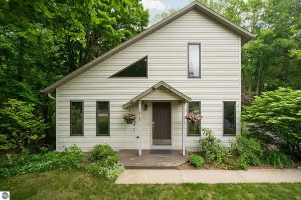 10129 Deerpath South, Traverse City, MI 49685