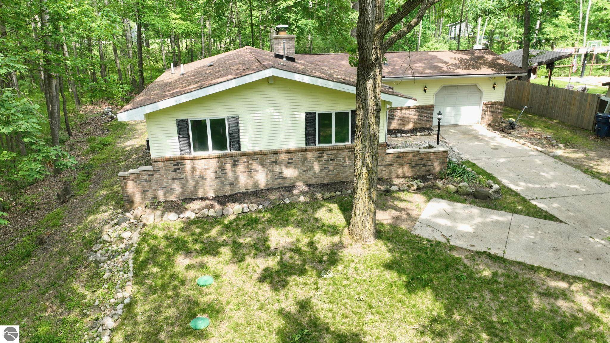 1207 Queens Way, Lake Isabella, MI 48893