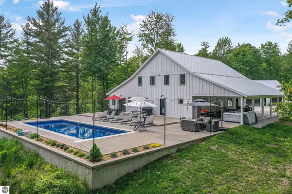 7683 Herendeene Trail, Lake Ann, MI 49650