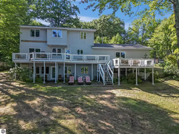 398 High View Road, Traverse City, MI 49696