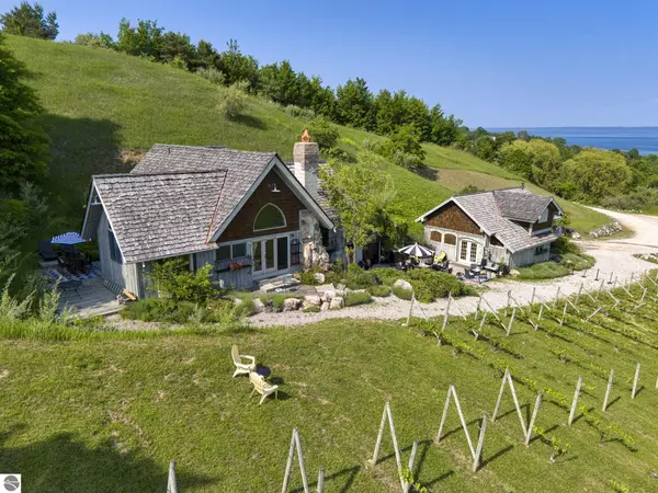 10702 E Hill Top Road, Suttons Bay, MI 49682