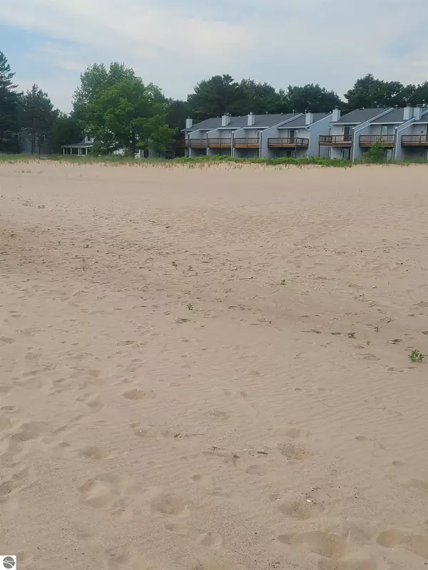 Oscoda, MI 48750,3746 N US-23