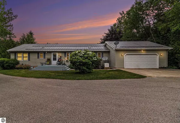 5505 Indian Trail, Frankfort, MI 49635-9606