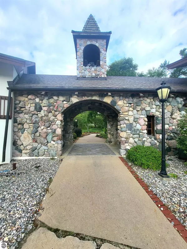 Mancelona, MI 49659,6500 Schuss Mountain Lane