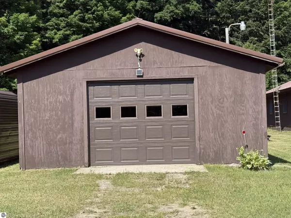 Mcbain, MI 49657,3910 S Vandermeulen Road