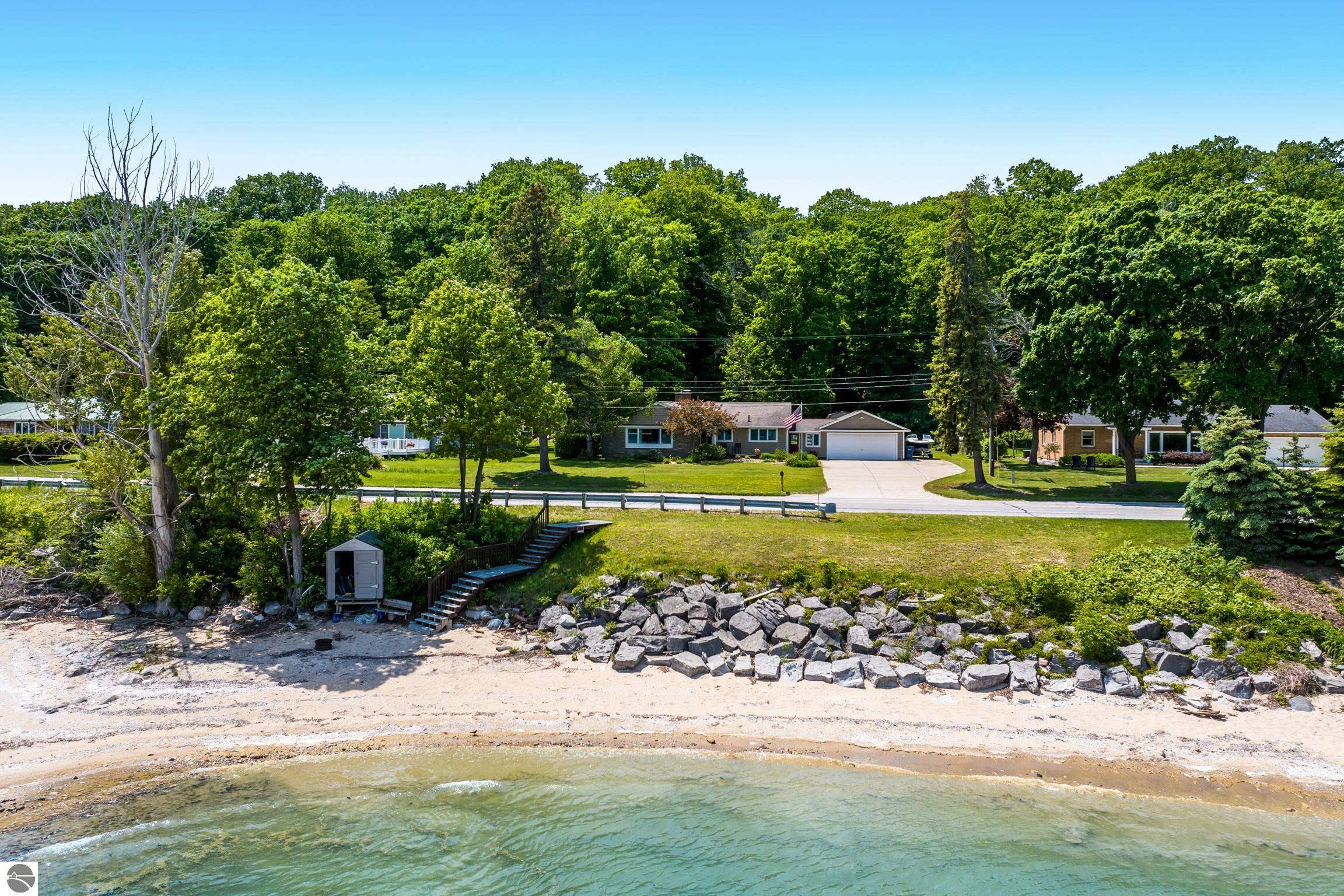 11182 S West Bay Shore Drive, Traverse City, MI 49684
