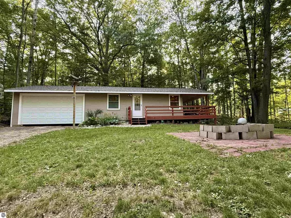 195 Forest Trail, Leroy, MI 49655