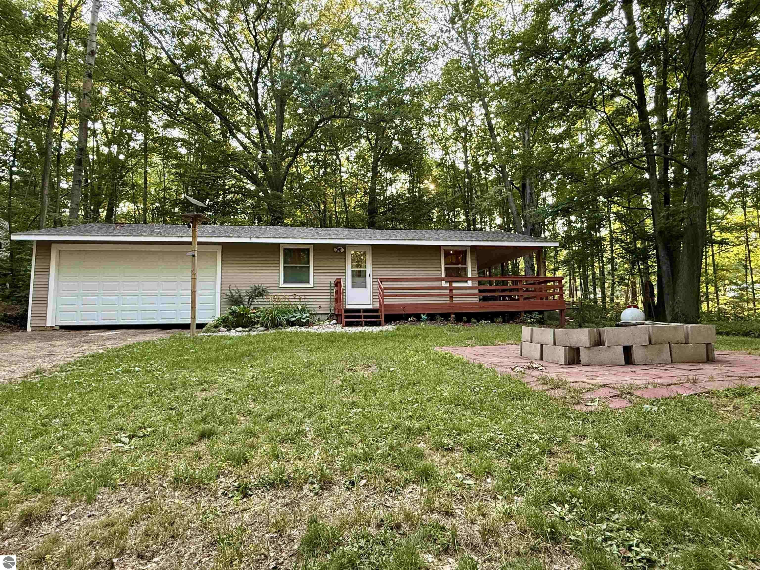 195 Forest Trail, Leroy, MI 49655