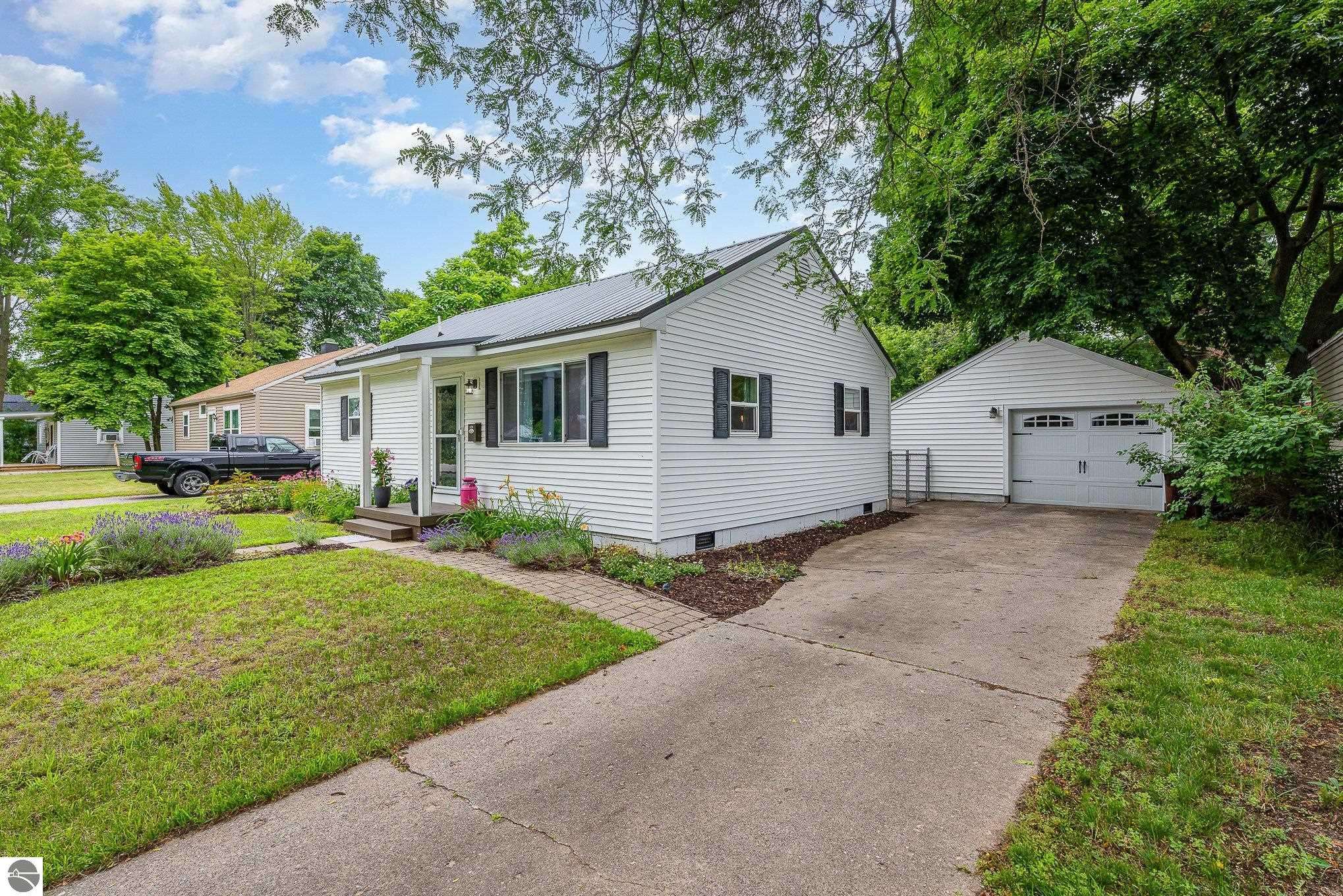 1020 Elizabeth Street, Mt Pleasant, MI 48858