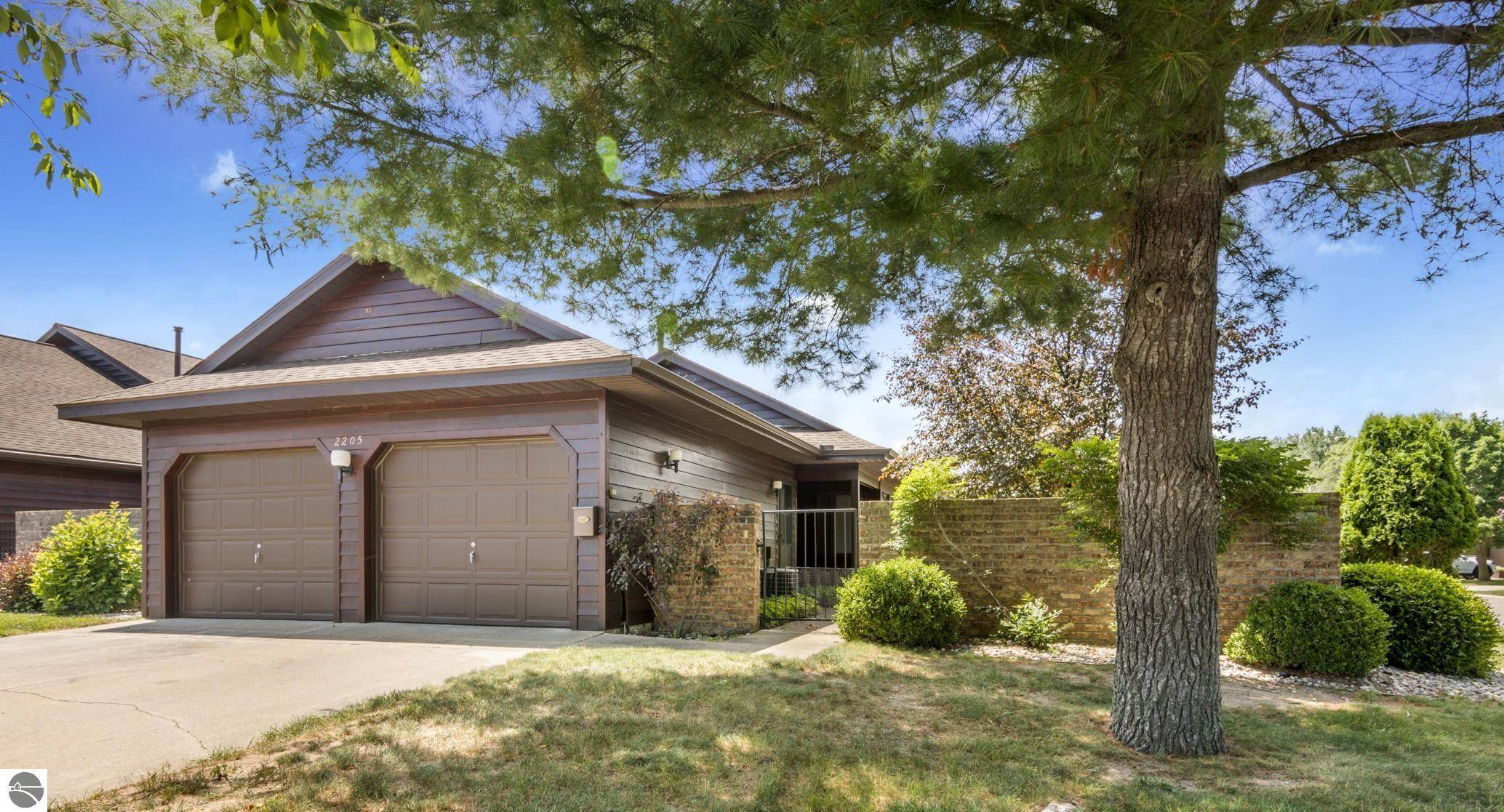 2205 Hammond Place Center, Traverse City, MI 48686-8016