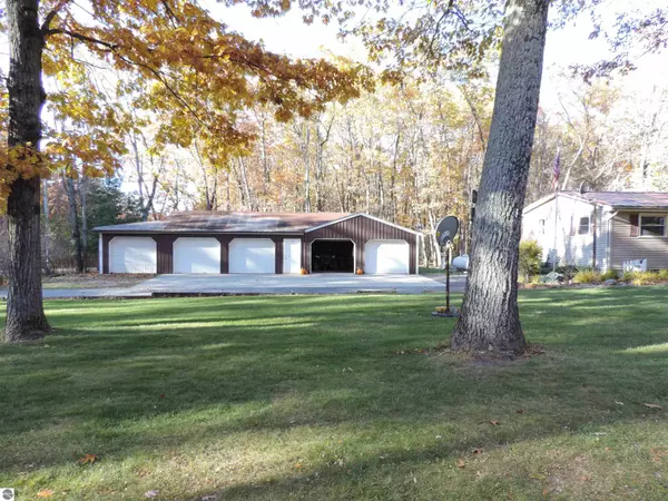 Farwell, MI 48622,4141 Mockingbird Circle