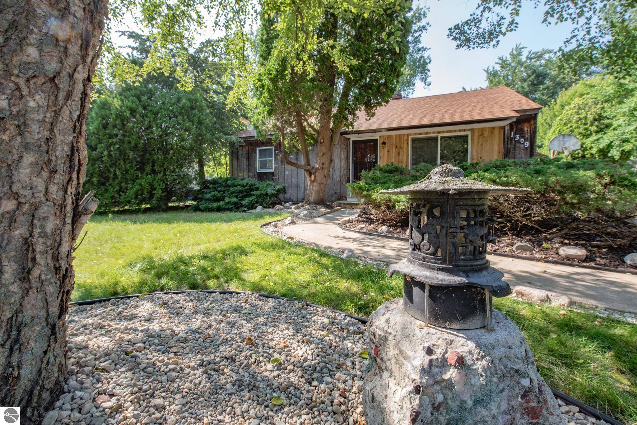 1309 E Saint Andrews Drive, Midland, MI 48642