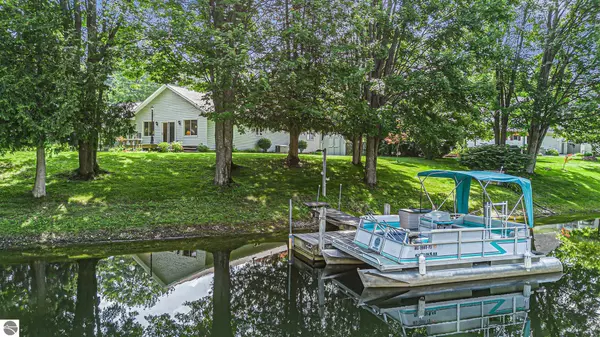 6860 E Harbor Drive, Elk Rapids, MI 49629