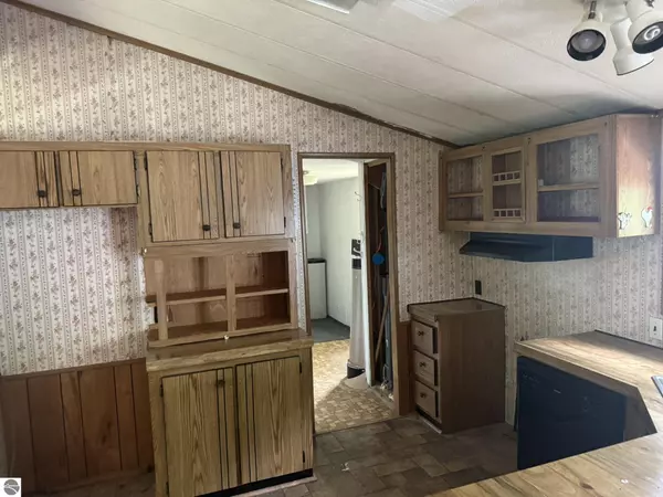 Farwell, MI 48622,4564 W Bawkey Road