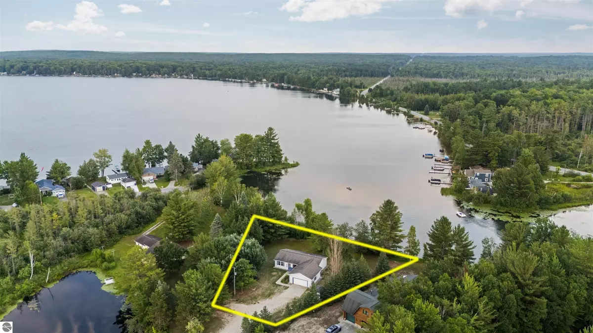Kalkaska, MI 49646-8180,3792 NE Cove Drive