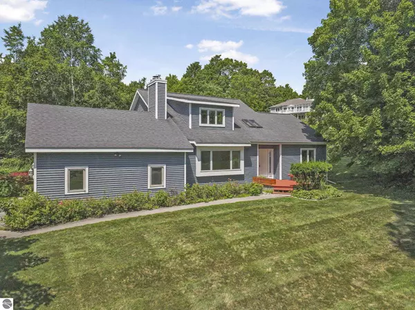 9771 E Avondale Lane, Traverse City, MI 49684