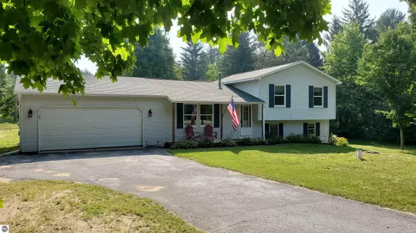 8672 Cedarcrest Drive, Traverse City, MI 49684