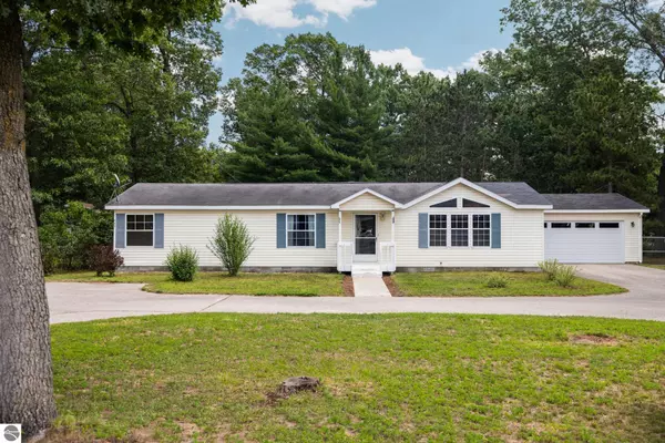 963 Avenue B, Traverse City, MI 49686