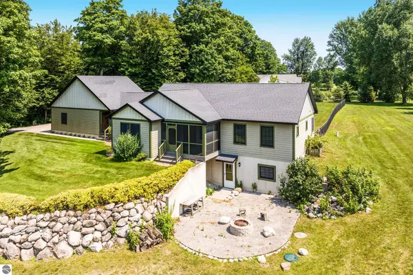 11300 E Brigadoon Lane, Suttons Bay, MI 49682