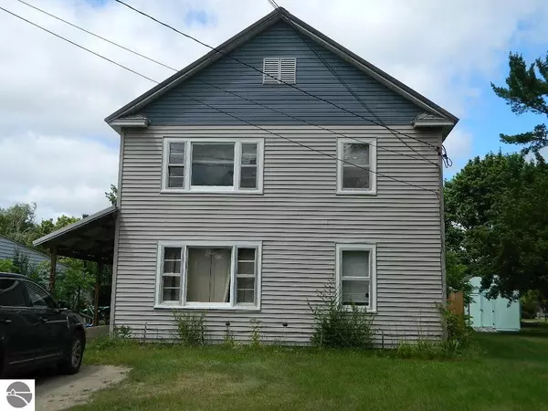 1504-1504 1/2 Lyons Street, Mt Pleasant, MI 48858-1234