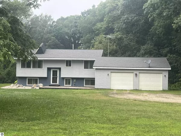 2756 S Gilmore Road, Mt Pleasant, MI 48858