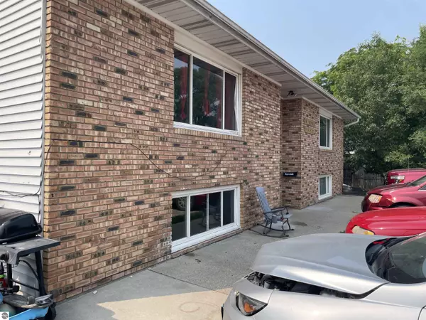 421 W Wright Avenue 423  427 421, 425, Shepherd, MI 48883