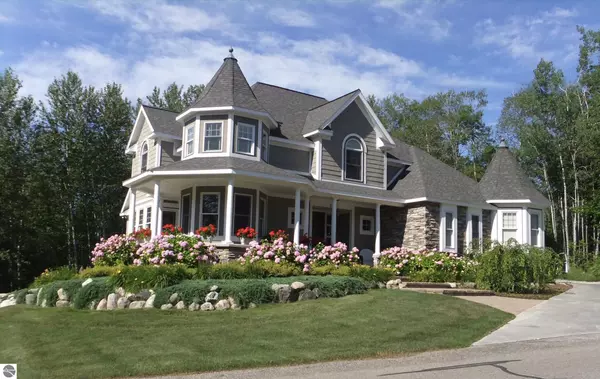 664 Hidden Ridge Drive, Traverse City, MI 49686