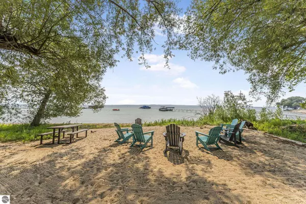 6236 Summit Court, Traverse City, MI 49686