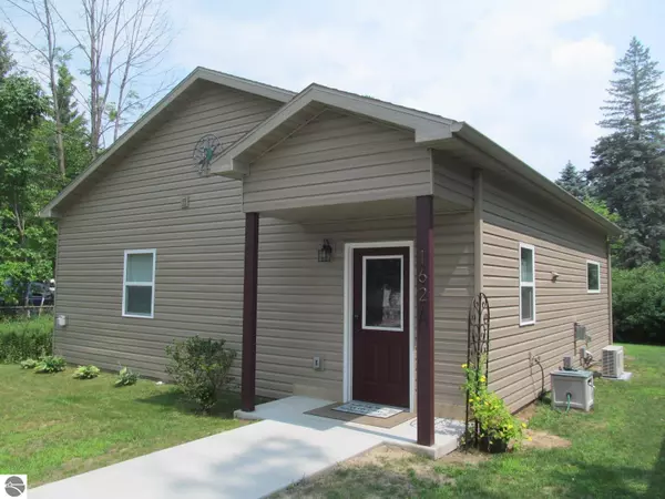 162 Leisure Road A & B, Cadillac, MI 49601