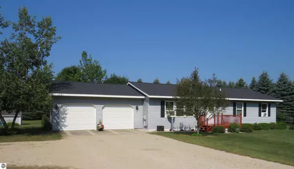5376 S 45 1/2 Road, Cadillac, MI 49601