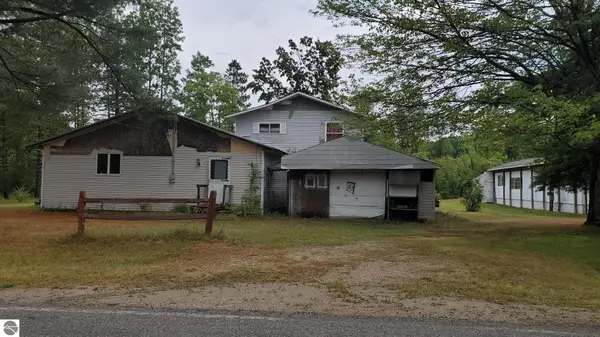 9185 S Cook Avenue, Lake, MI 48632