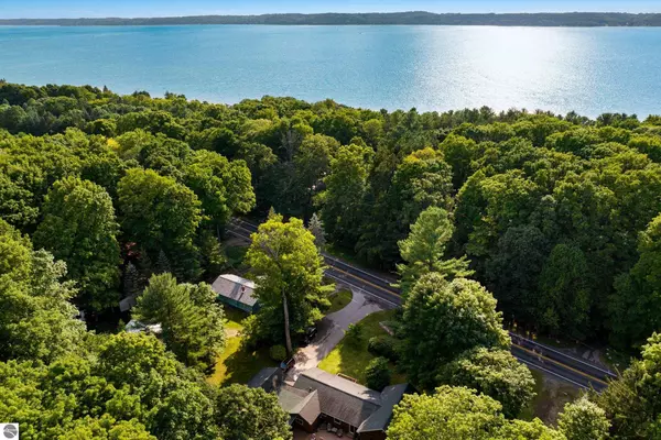 5219 S East Torch Lake Drive, Bellaire, MI 49615