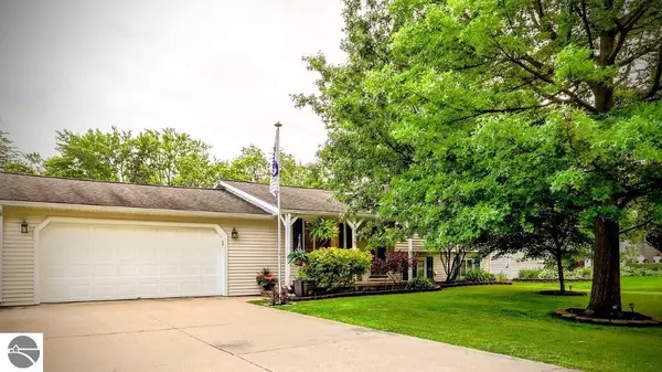 5515 S Aylesbury Drive, Waterford, MI 48327