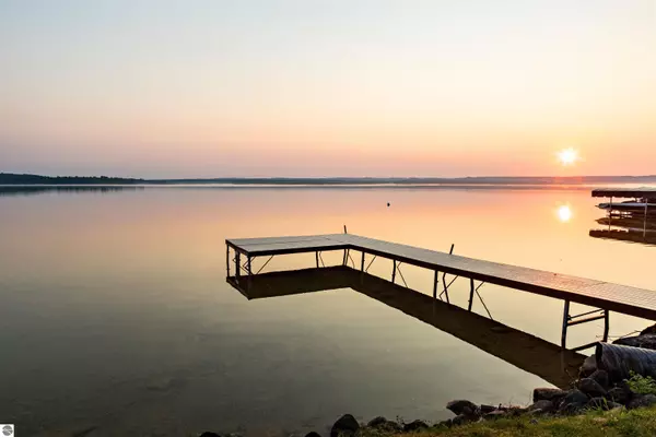 8112 Lakeside Trail, Williamsburg, MI 49690