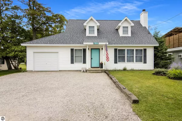 7515 Crystal Beach Road, Rapid City, MI 49676