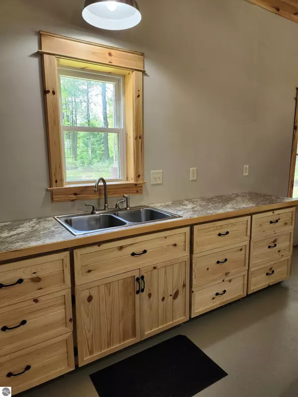 Houghton Lake, MI 48629,6698 Birdsong Road