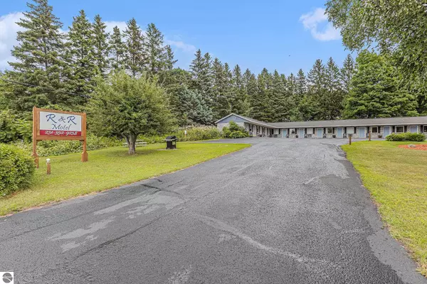 519 Lake Street, Frankfort, MI 49635