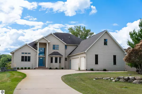 1107 Bundy Drive, Lake Isabella, MI 48893
