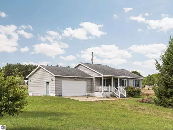 4943 N 33 Road, Manton, MI 49663