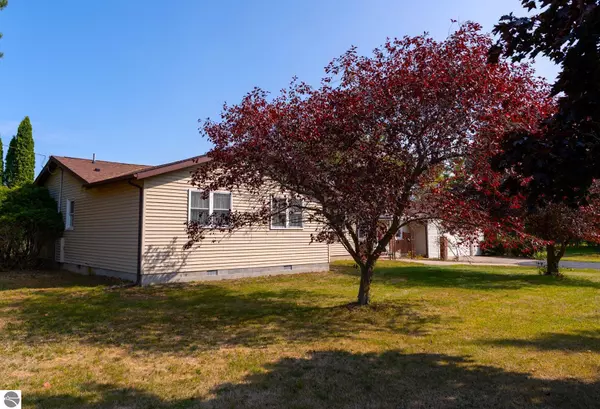 Clare, MI 48617,5097 E Surrey Road