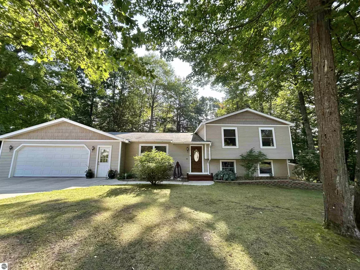 Lake Ann, MI 49650,20854 Red Oak Drive