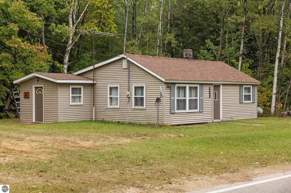 12525 SW Coster Road, Fife Lake, MI 49633