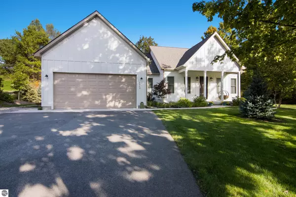 1583 S Cherry Blossom Lane, Suttons Bay, MI 49682