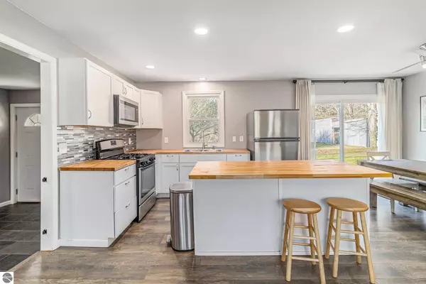 Onekama, MI 49675,4507 Maidens Road