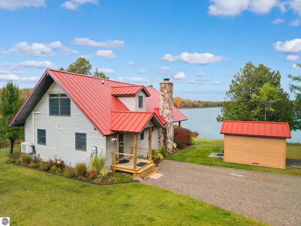 Millersburg, MI 49759-9672,15202 Circle Drive